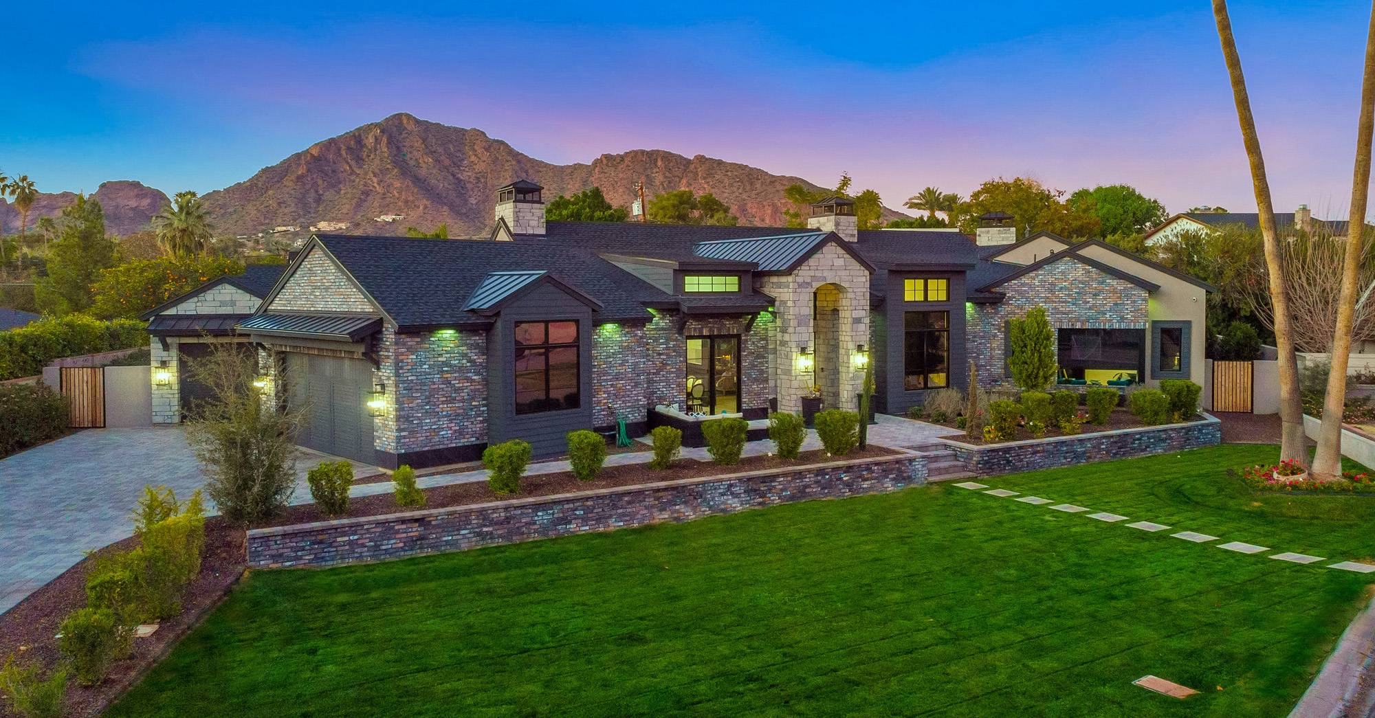 Custom home on Calle Camelia in Phoenix built by Barkan Construction