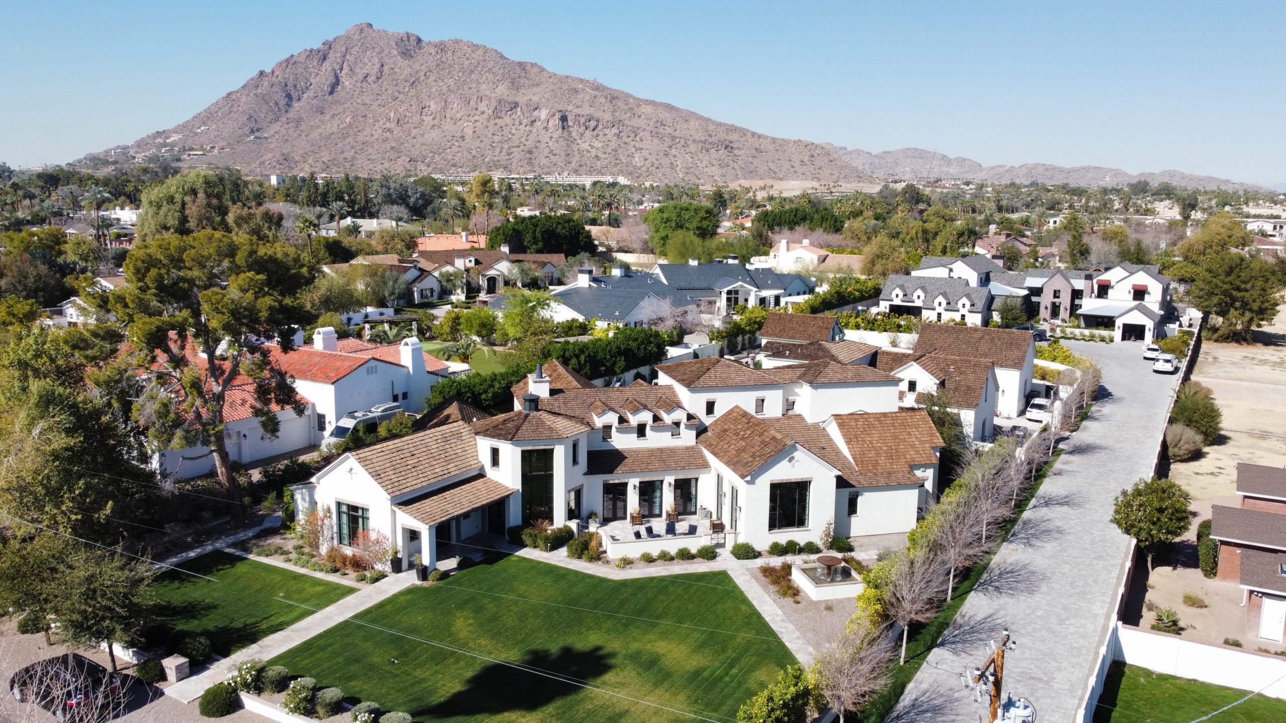 Second custom home on Exeter Blvd in Phoenix built by Barkan Construction