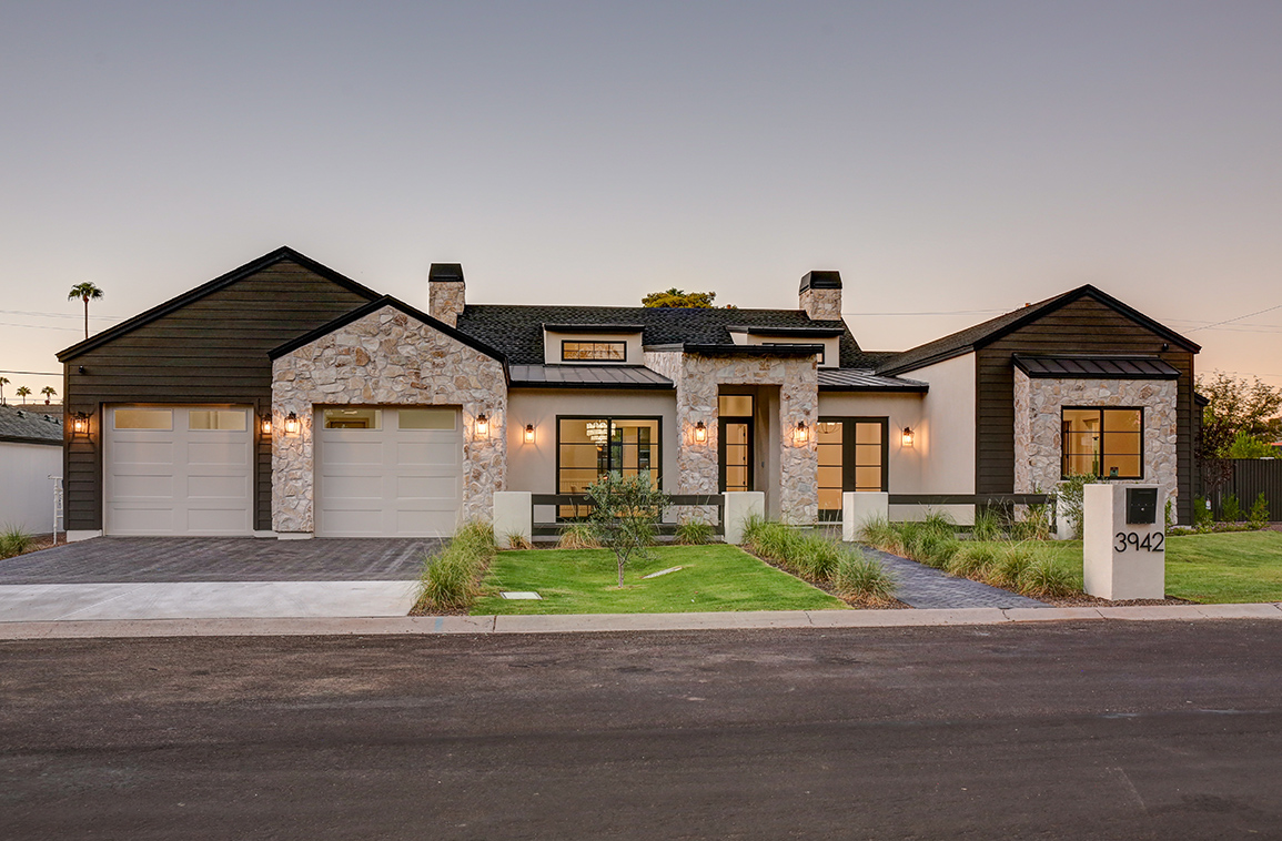 Custom home on Elm St in Phoenix built by Barkan Construction